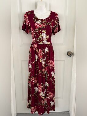 Women's Burgundy Floral Scoop-Neck Maxi Dress
